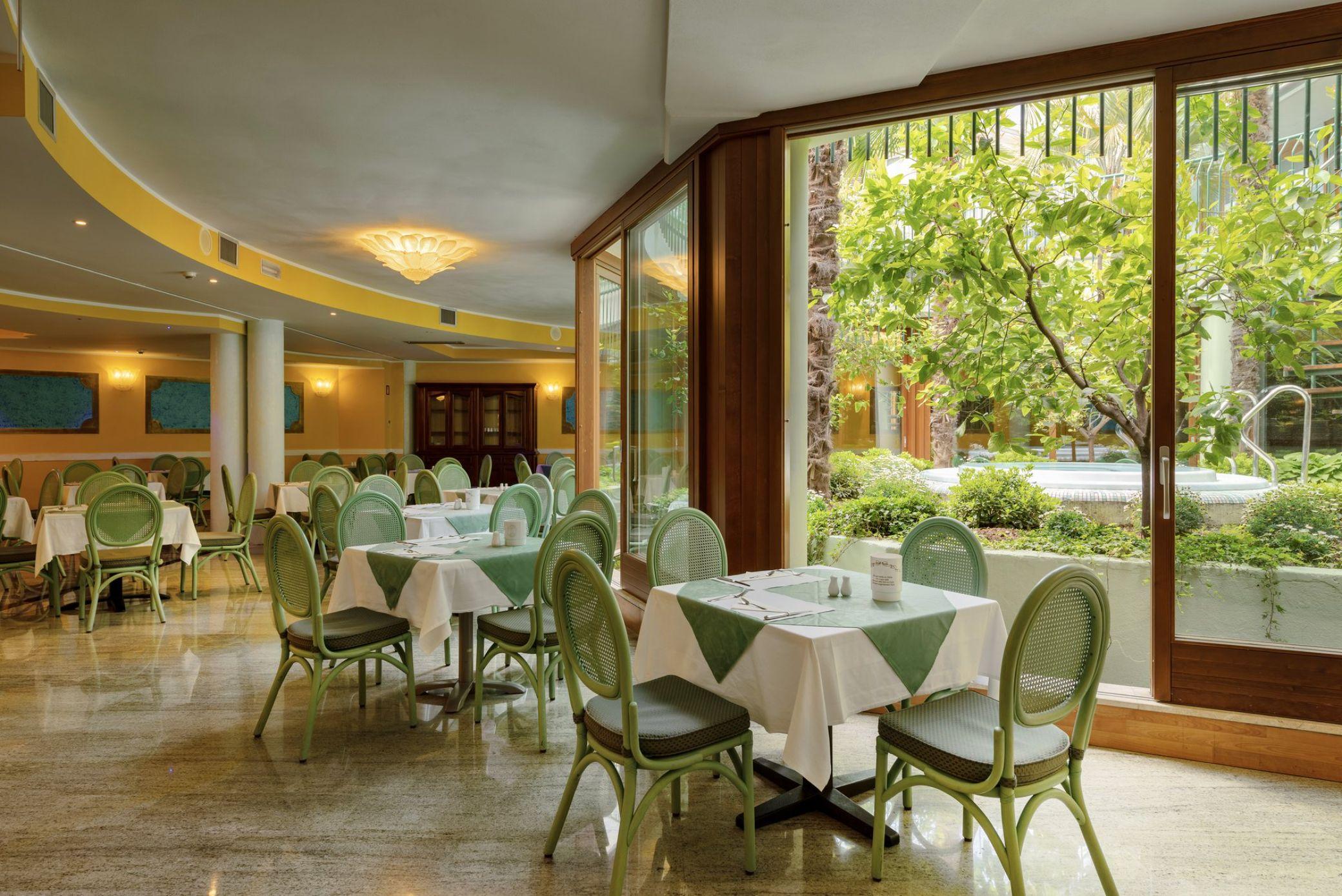 Alexander Hotel 4*