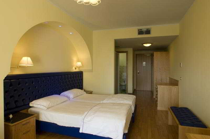 Alexander 4*